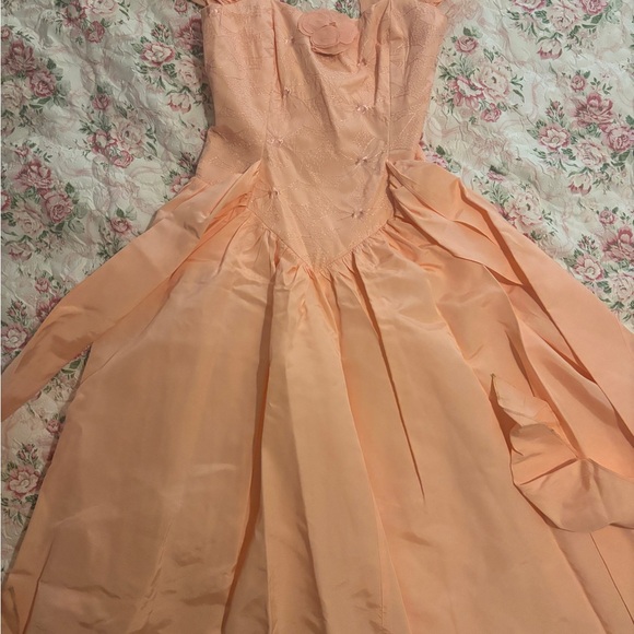 Dresses & Skirts - Elegant Peach Evening Gown